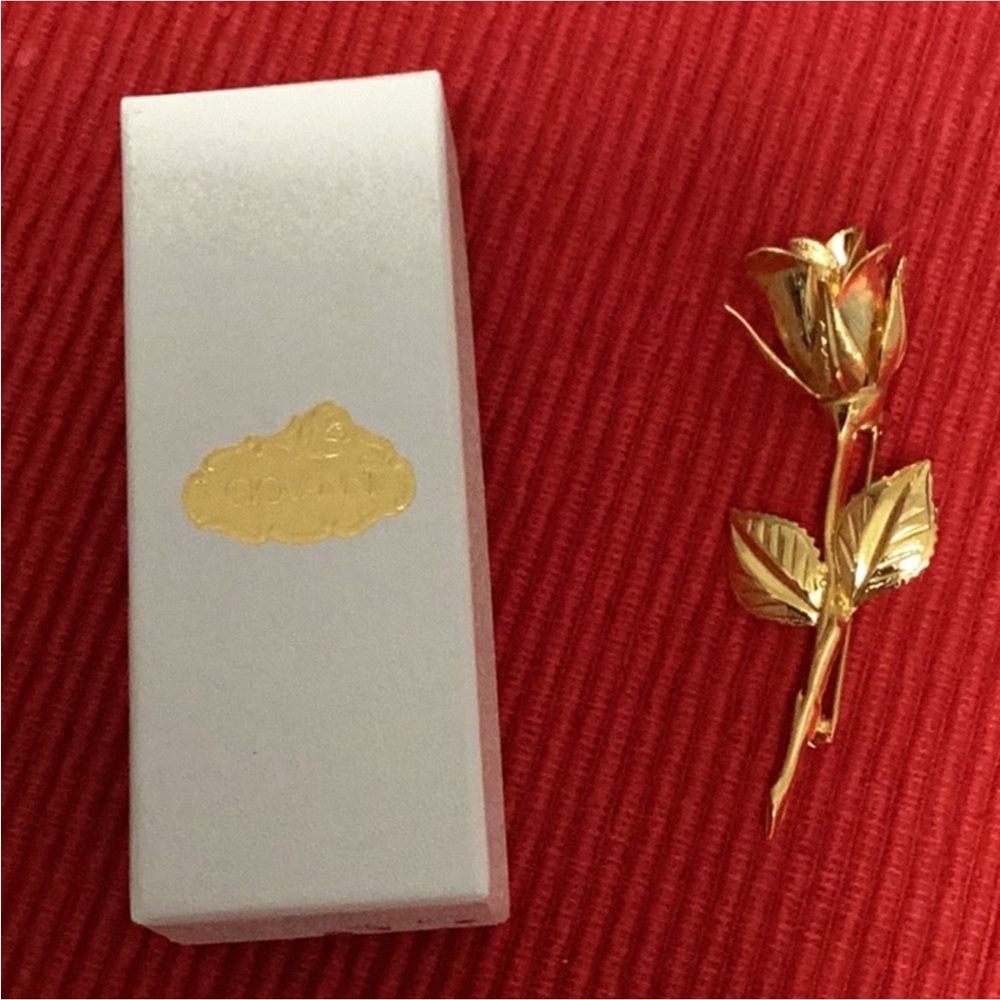 Vintage GioVanni Di Rocco Gold Floral Brooch Elegant Design